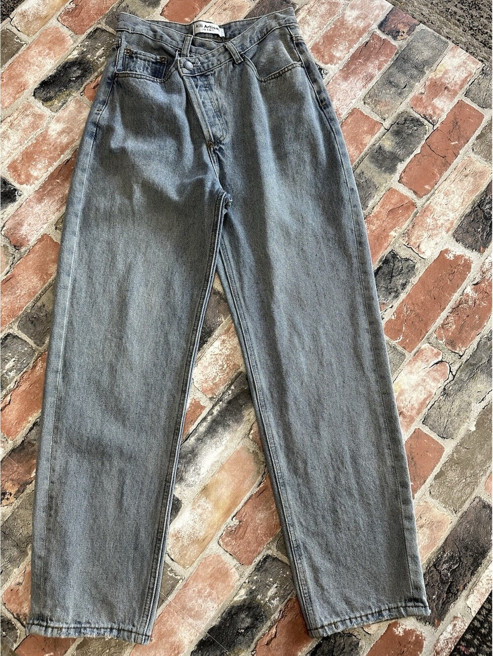 Aili Artisan Jeans Women’s 27 Faded Gray High Rise Wide Leg 90s Denim